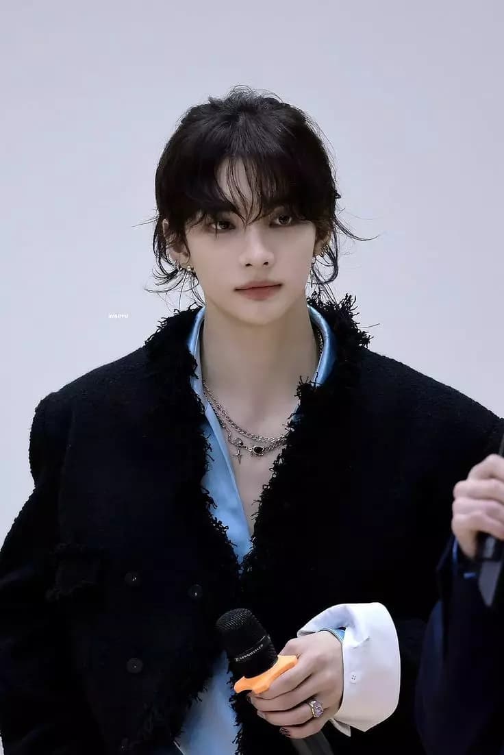 Hwang Hyunjin  thumbnail