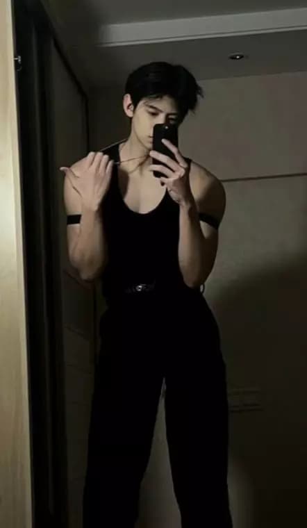 Alex thumbnail