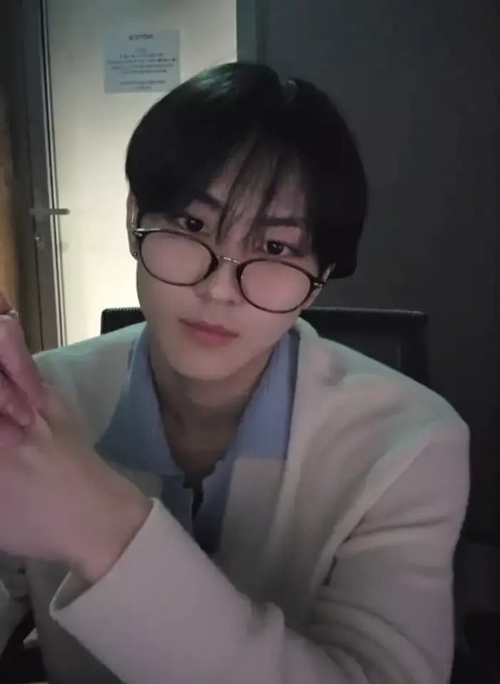 Jungwon thumbnail