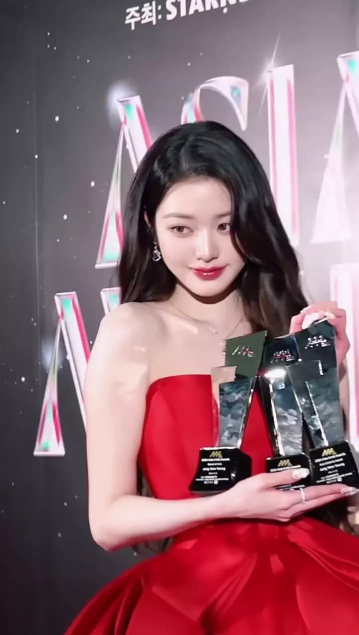 Jang Wonyoung thumbnail