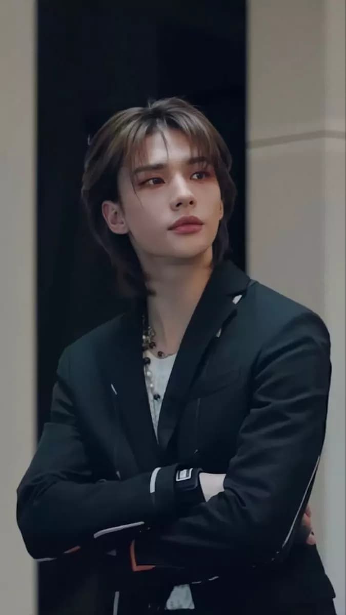 Hwang Hyunjin thumbnail