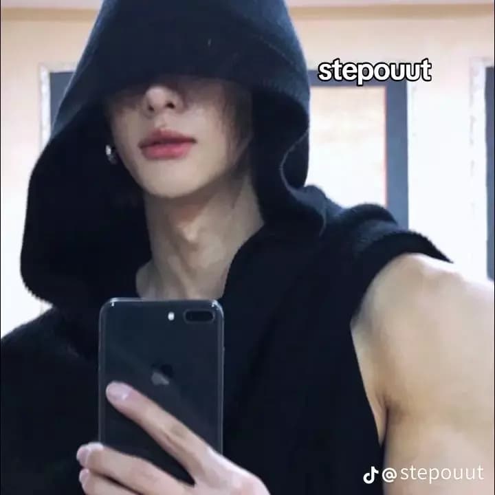 Hwang Hyunjin  thumbnail
