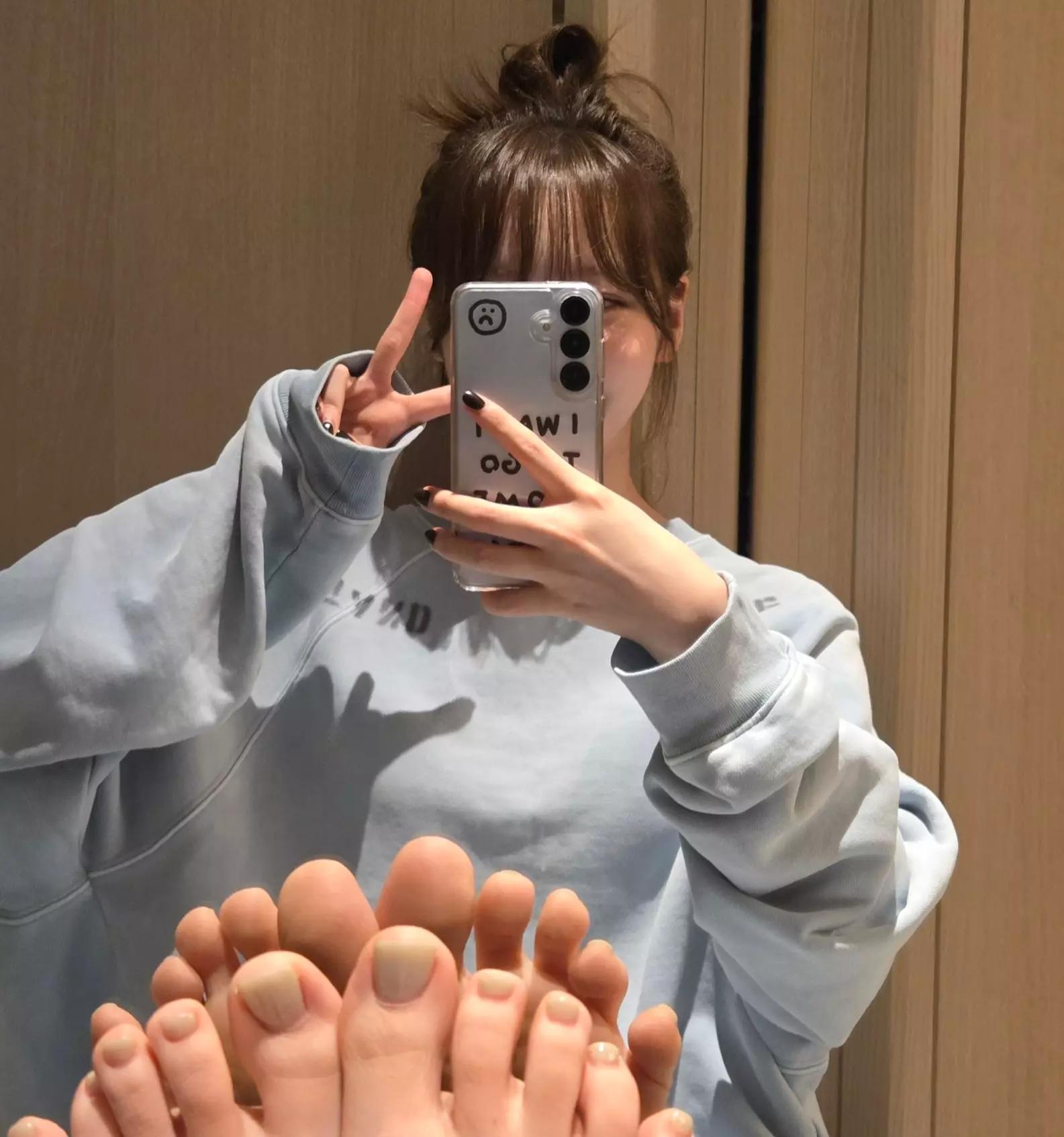 Kim chaewon thumbnail
