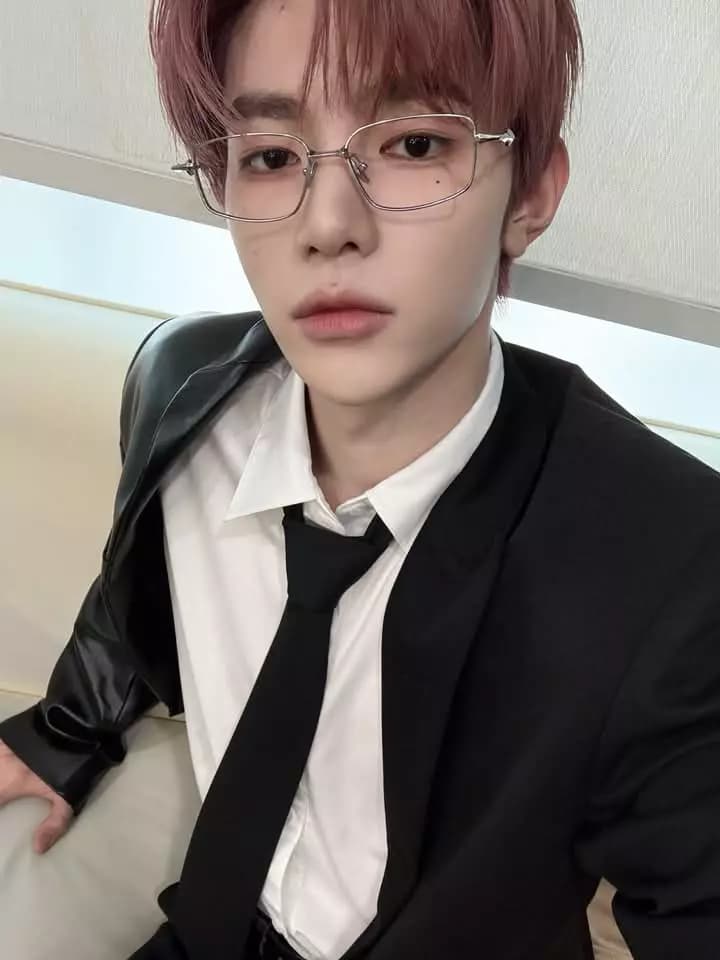 Jung Hwan /Felix Jung(8th brother) thumbnail
