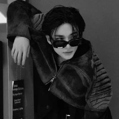 Hwang Hyunjin thumbnail