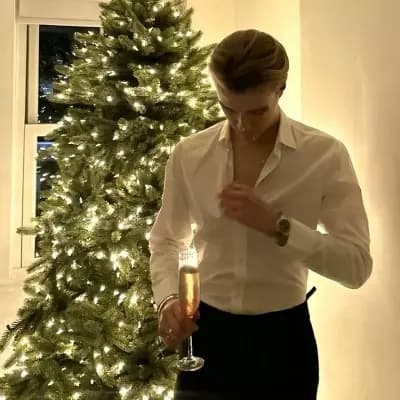 Alex thumbnail