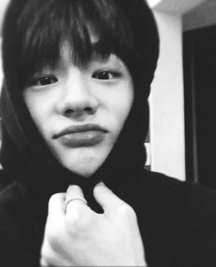 hyunjin  thumbnail