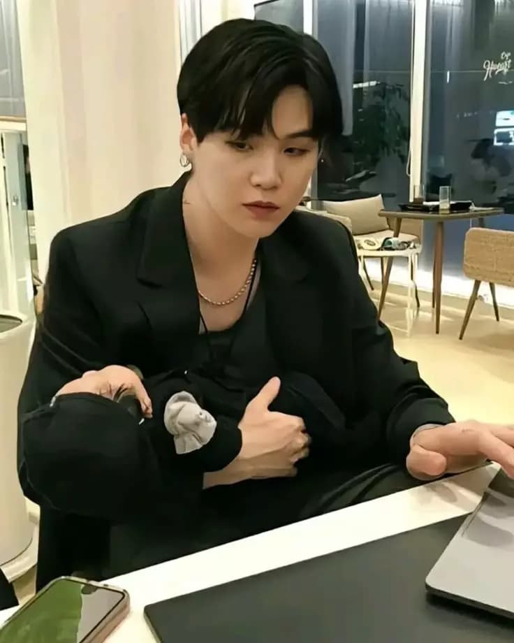 Min Yoongi 🍼 thumbnail