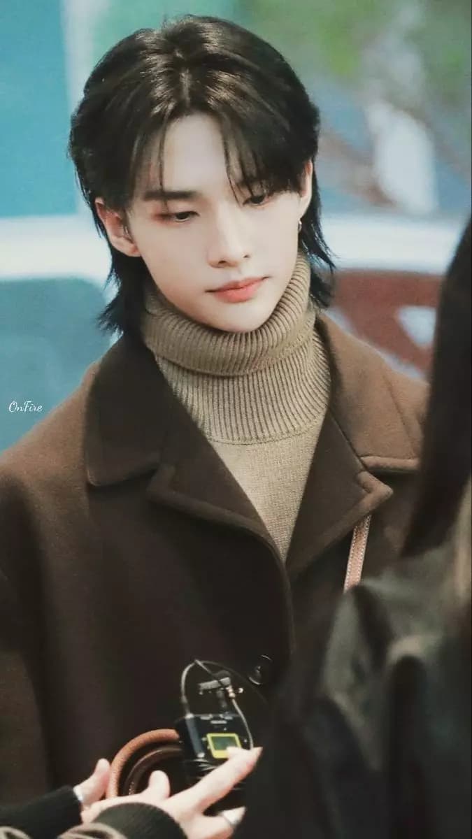 Hwang Hyunjin  thumbnail