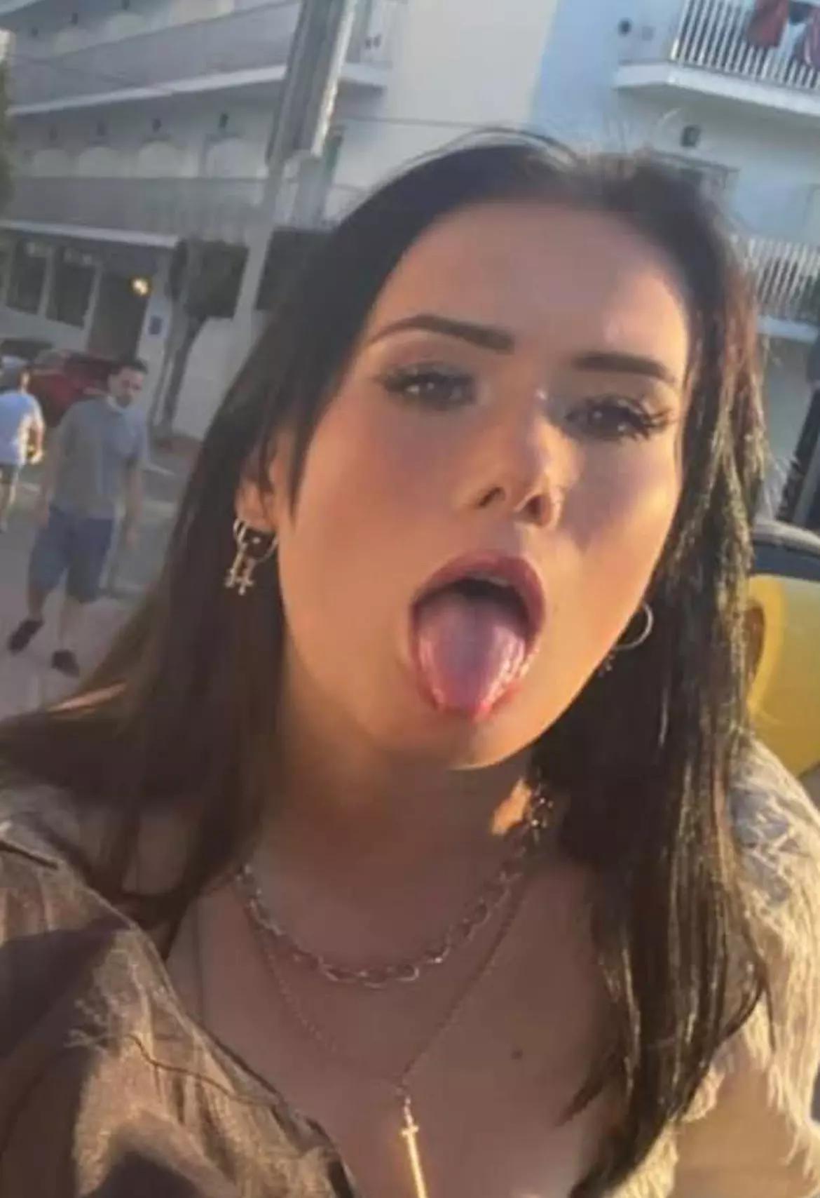 Leila thumbnail