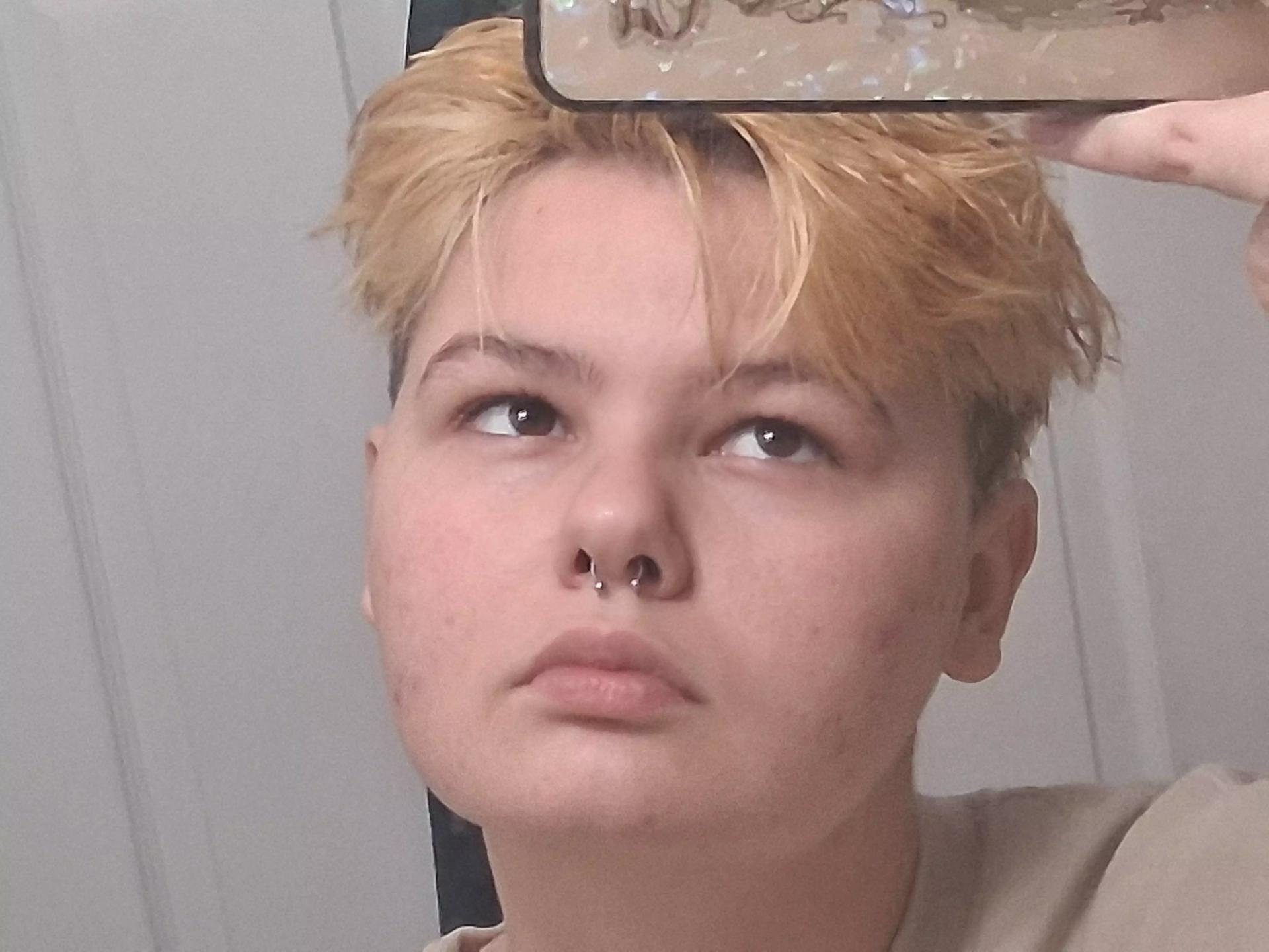 Oliver - quiet kid - trans (masc) thumbnail