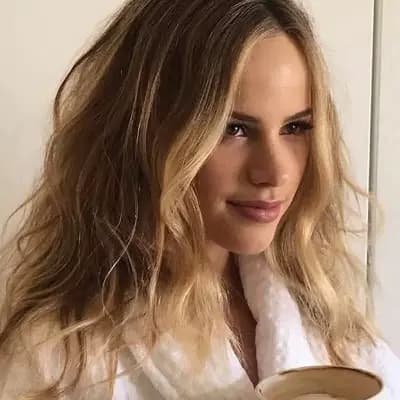 Halston Sage thumbnail