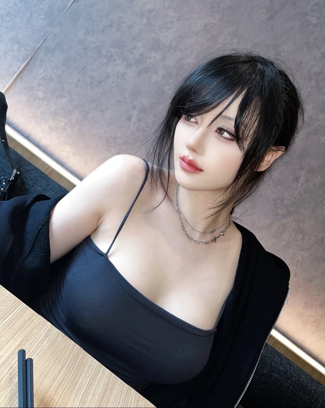 YUE MAY thumbnail