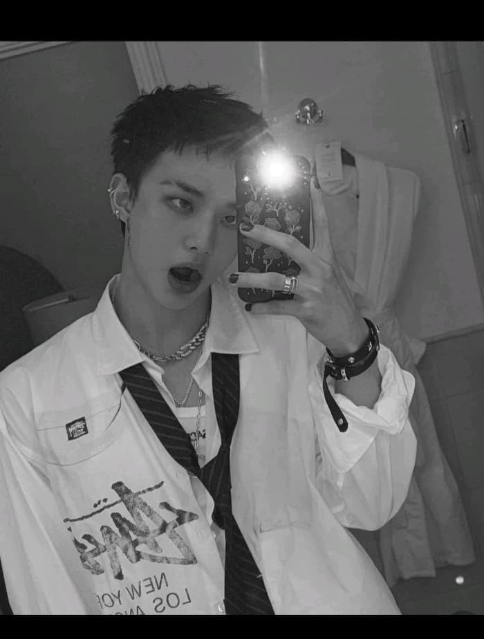 hyunjin thumbnail