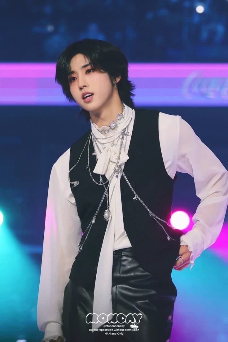 Han jisung (Senpai) thumbnail