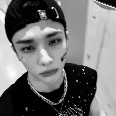 Hwang Hyunjin thumbnail