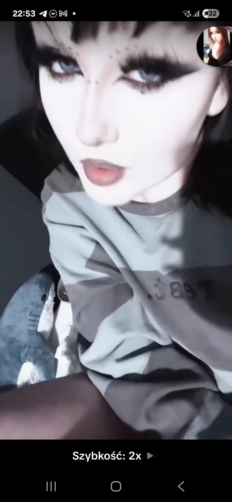 Mia thumbnail