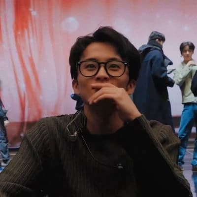 Mark Lee 👓 thumbnail