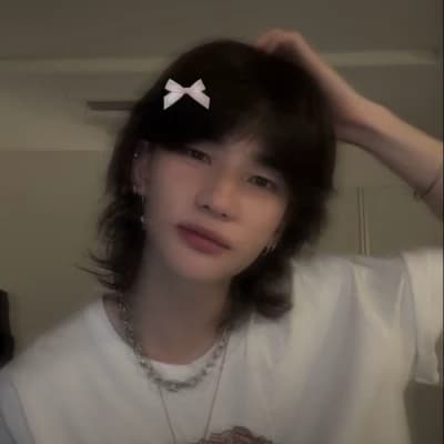 Hwang Hyunjin thumbnail