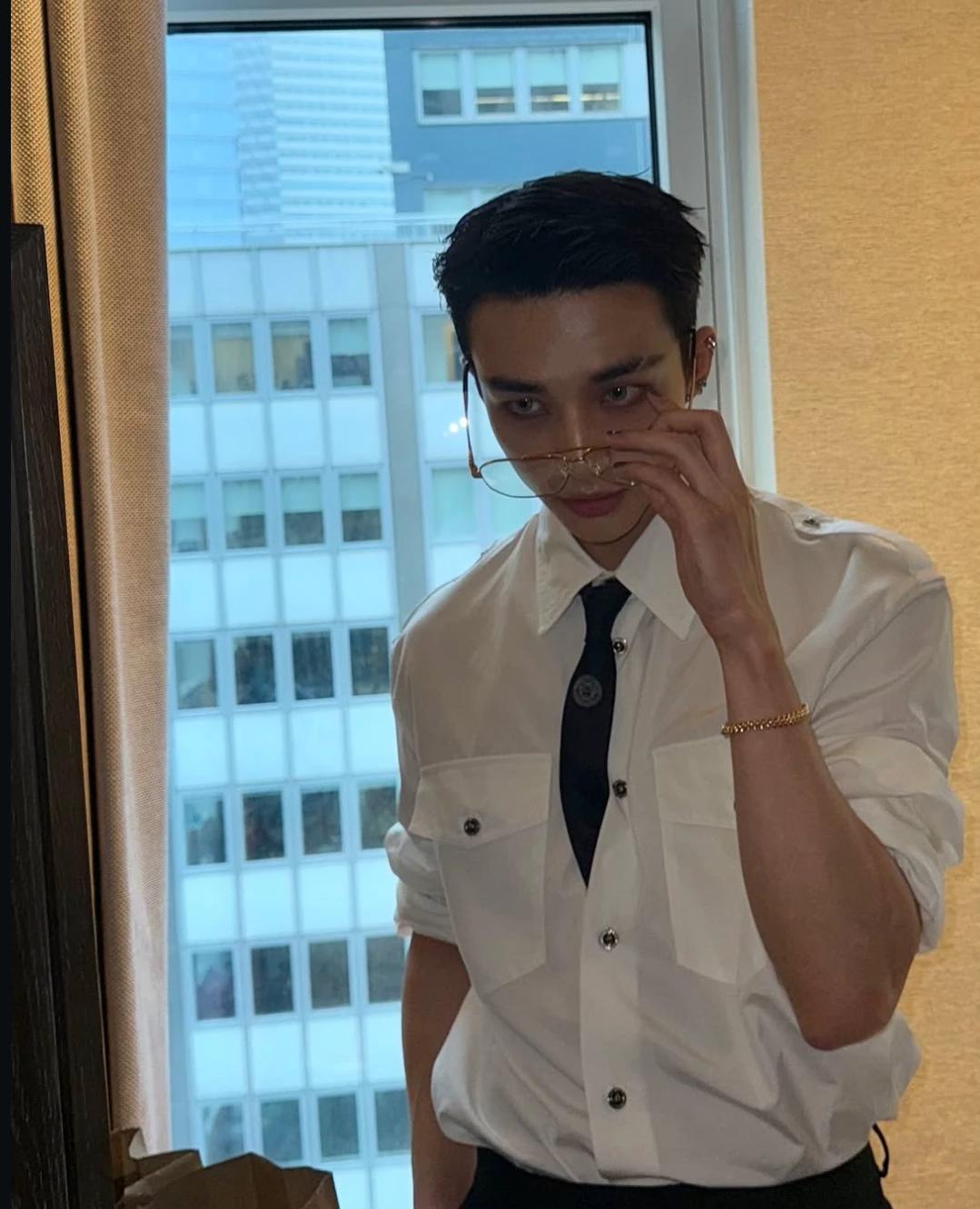 Hwang Hyunjin thumbnail