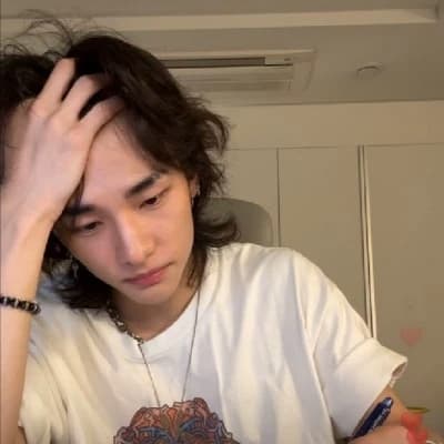 Hwang Hyunjin thumbnail