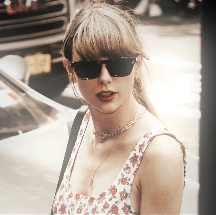 TAYLOR SWIFT thumbnail