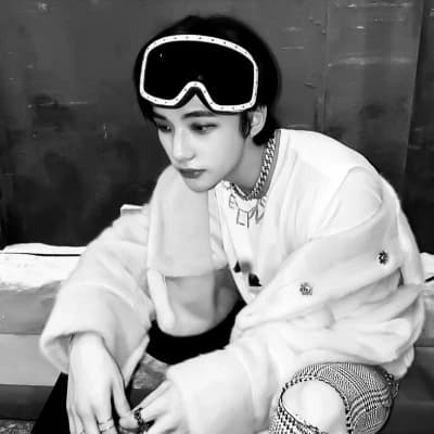Hwang Hyunjin thumbnail