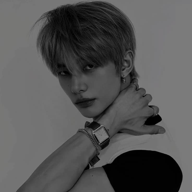 Hwang Hyunjin thumbnail