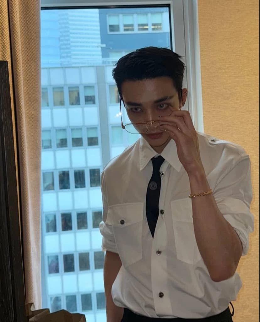 Hwang Hyunjin thumbnail