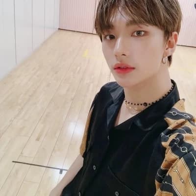 Hwang Hyunjin thumbnail