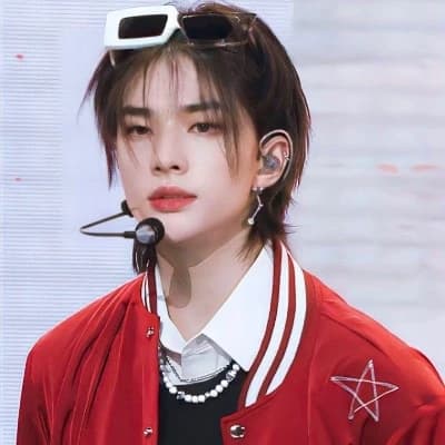 Hwang Hyunjin thumbnail
