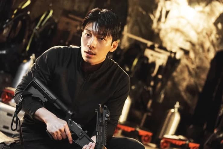 HWANG JUNHO thumbnail