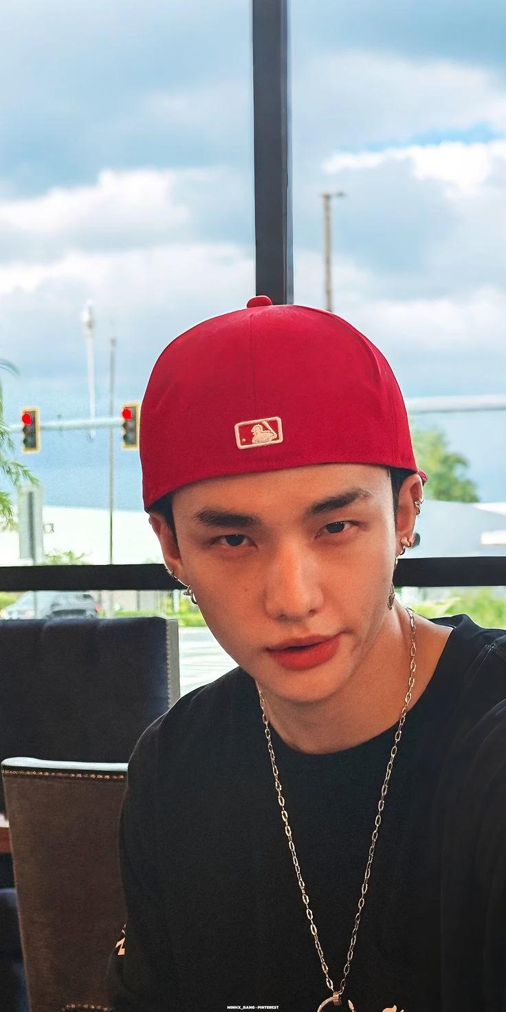 Hwang Hyunjin thumbnail