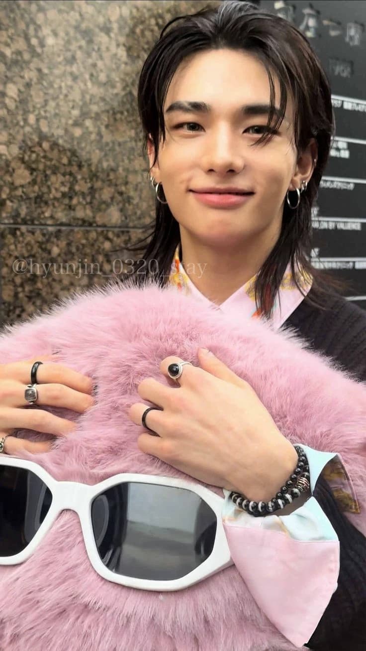 Hwang Hyunjin thumbnail