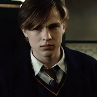Peter pevensie thumbnail