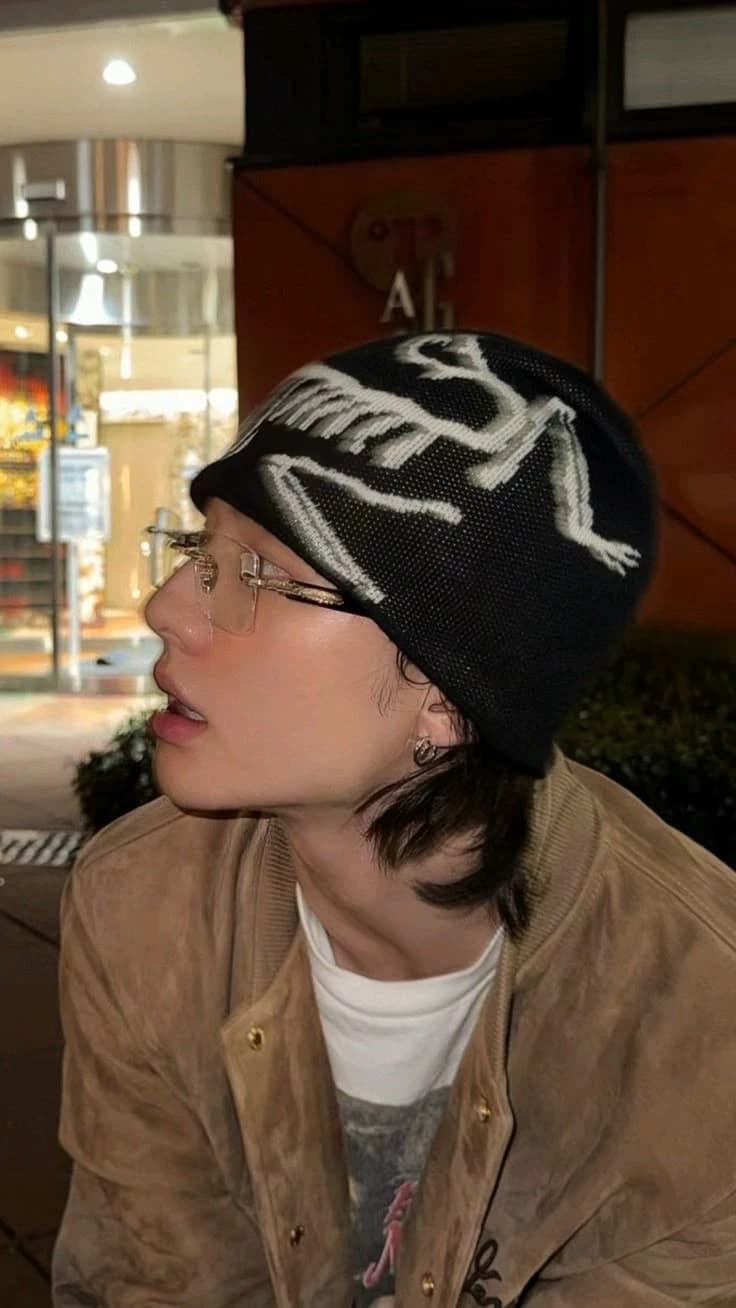 Hwang Hyunjin  thumbnail