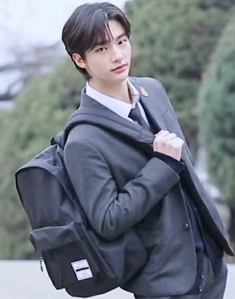 Hwang Hyunjin thumbnail