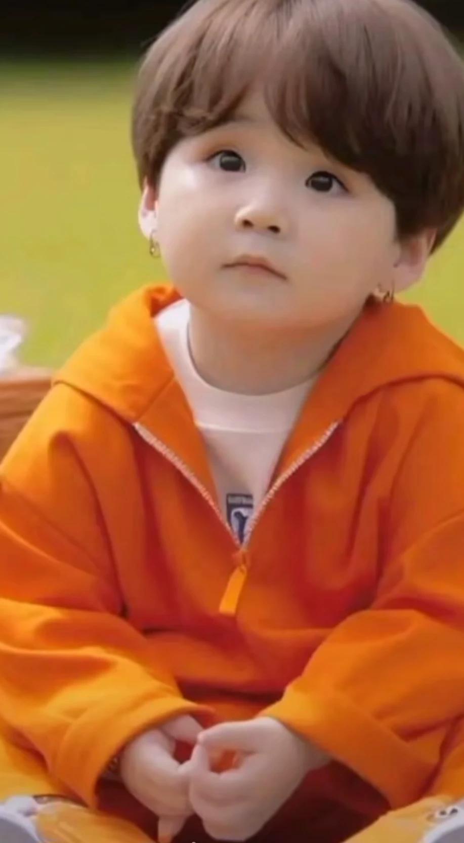 Yoongi (suga)❤️❤️ thumbnail