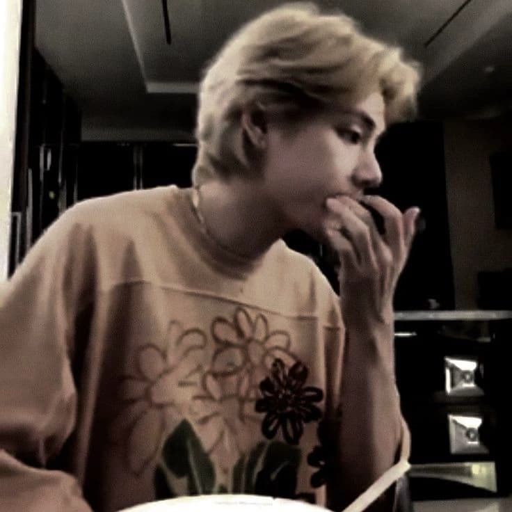 Kim Taehyung thumbnail