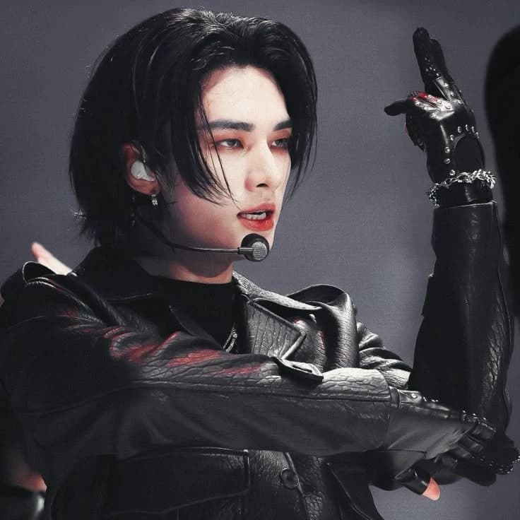 Hwang Hyunjin thumbnail