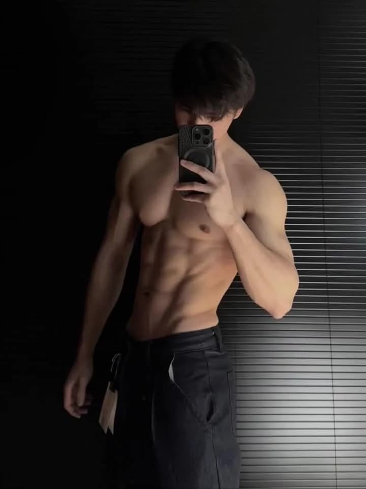 Leo thumbnail