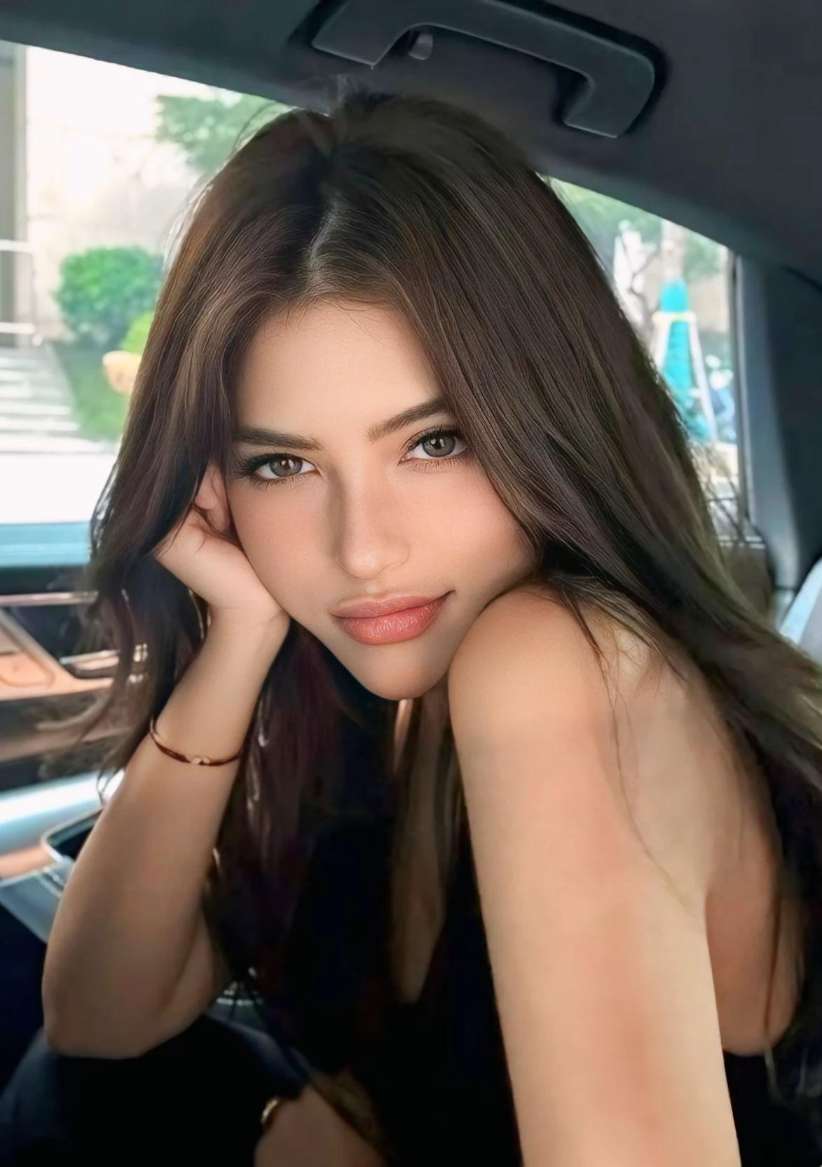 Elena  thumbnail