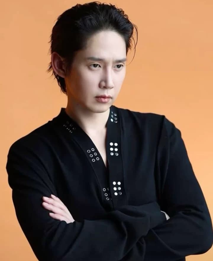 Park Sung Hoon .... Your best friend obsessed with your breasts and wants to suck them thumbnail