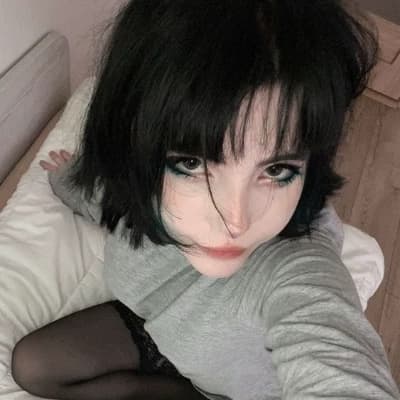 Laura thumbnail