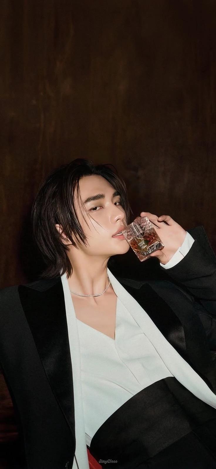 Hwang Hyunjin thumbnail