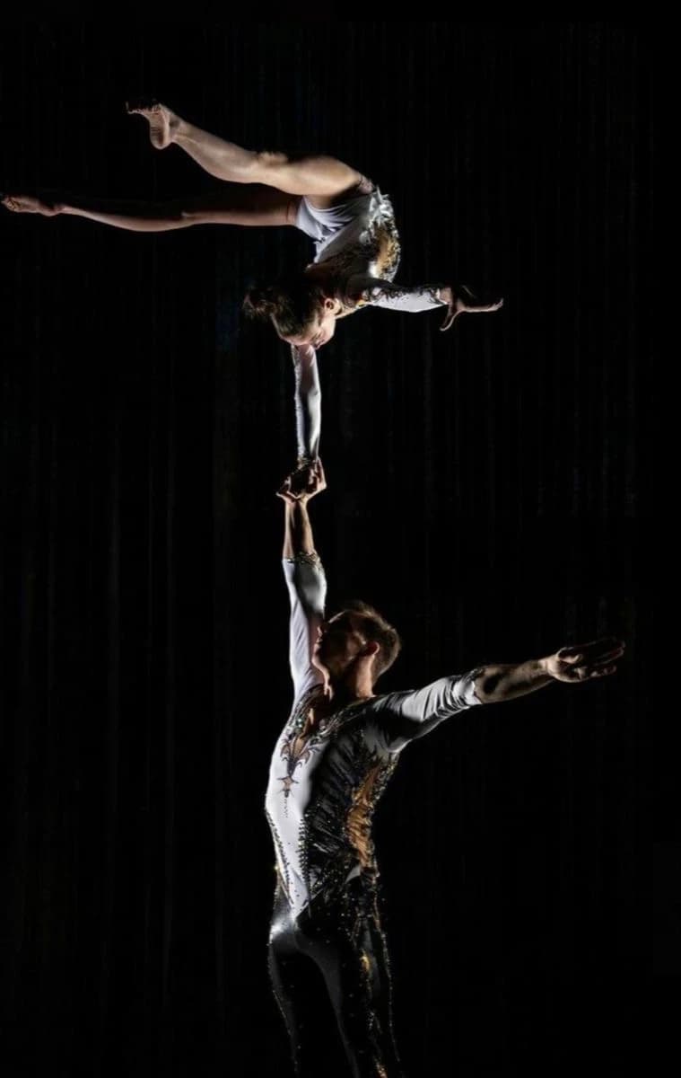 aerobatic dancer couple's aren thumbnail