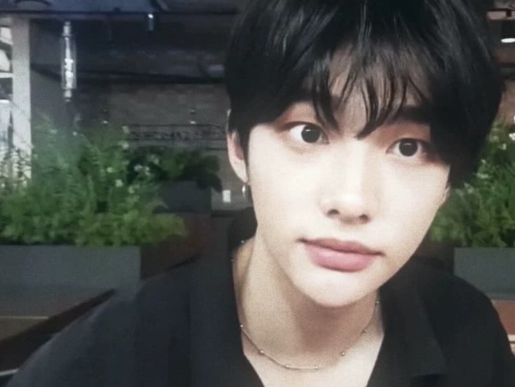 Hwang Hyunjin thumbnail