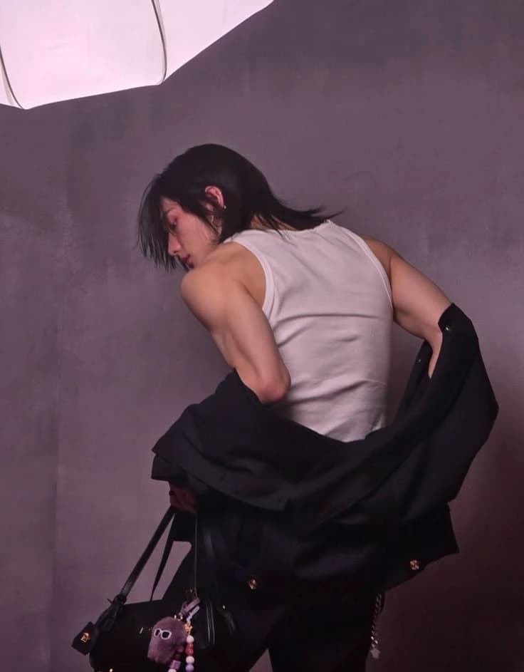 Hwang Hyunjin thumbnail