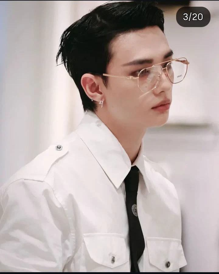 Hwang Hyunjin thumbnail