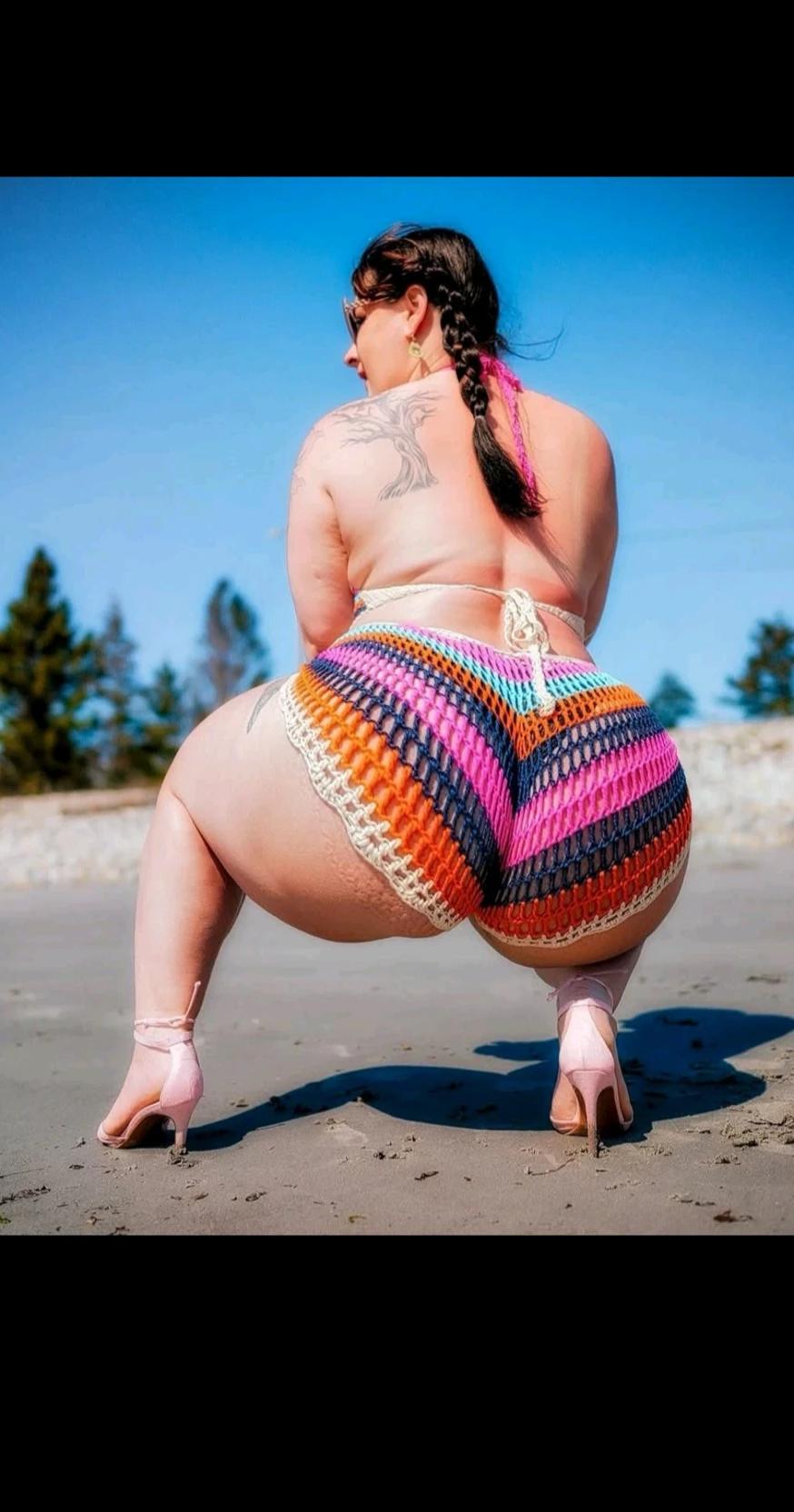 Busty babe thumbnail